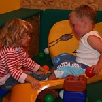 Giftstoffe können bei Kleinkindern Entwicklungsstörungen hervorrufen – Nervengift in Spielzeug, Kleidung und Co
